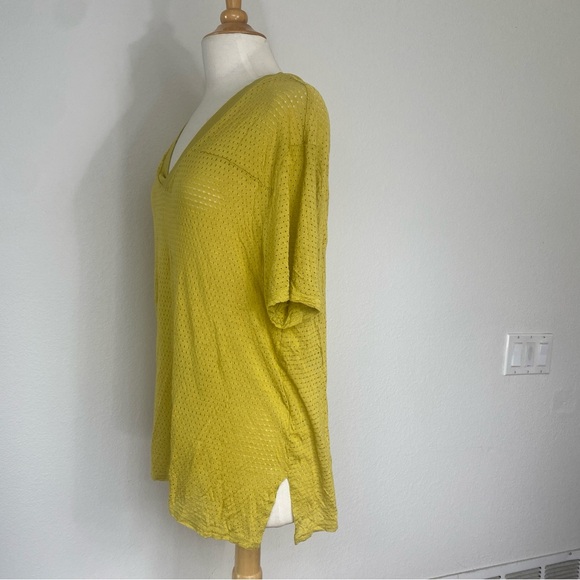 Free People Movement Mustard Perforated V Neck T-Shirt Size M/L Activewear Gym - Picture 3 of 13